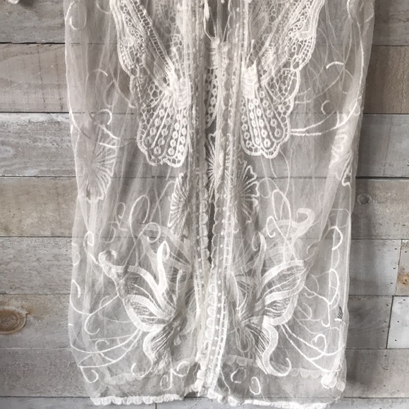 Butterfly sheer kimono - Picture 3 of 9